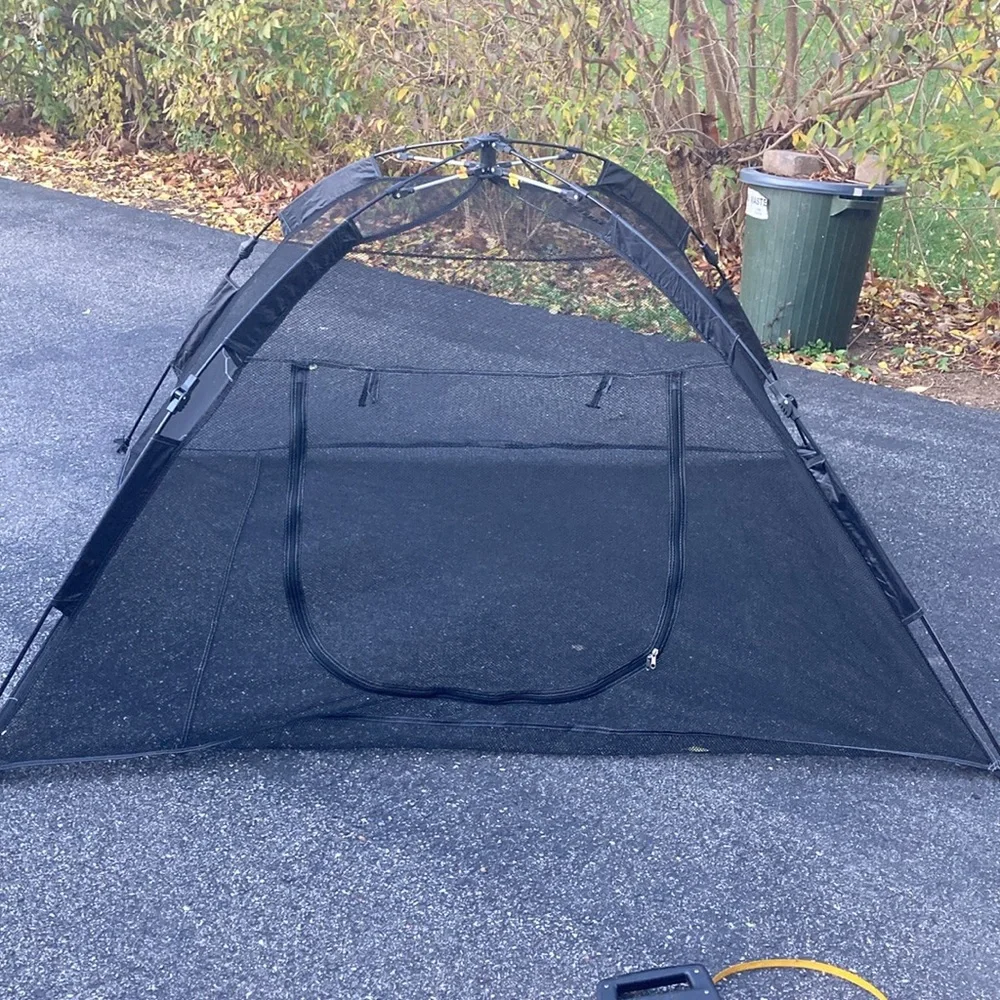 NWOT screened pet dome for indoor/outdoor use. Easy to assemble all one piece